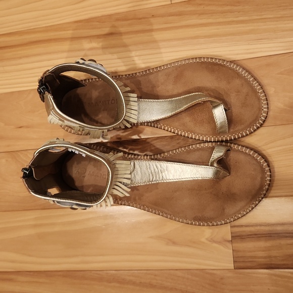 New Manitobah Mukluks Wasaga leather ankle sandals, metallic champage - Picture 2 of 8
